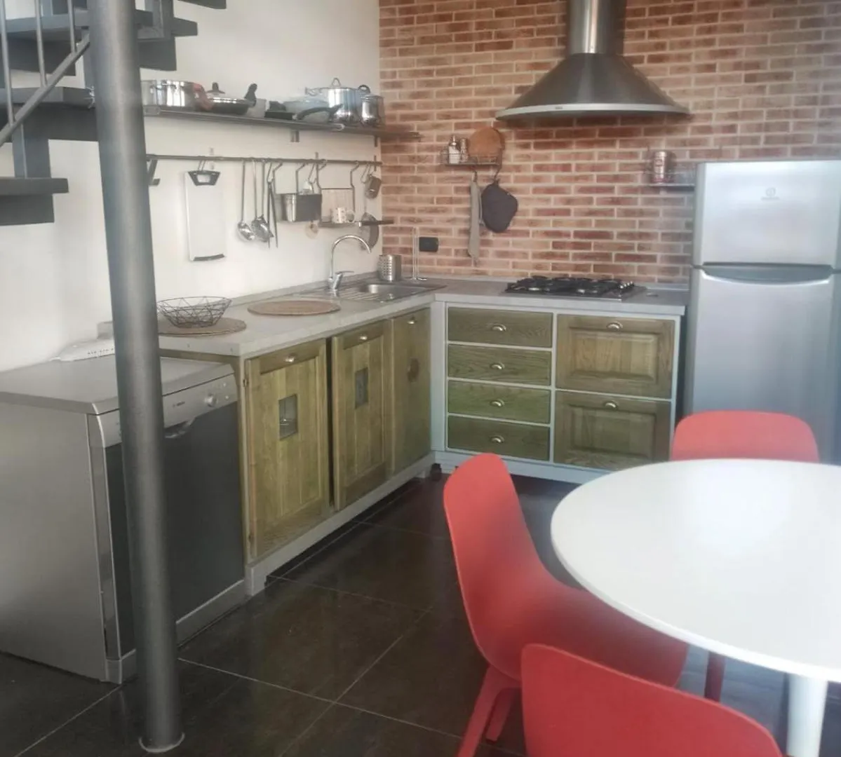 Apartament Refined Urban Living In Fondazione Prada Mediolan