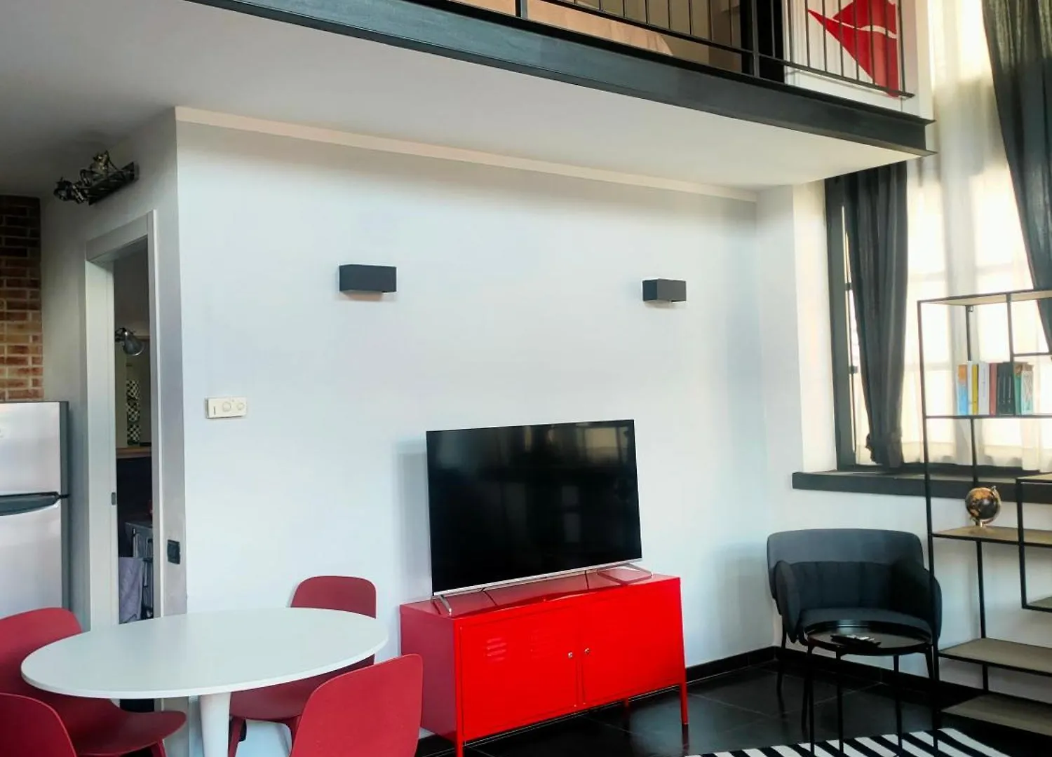 Apartament Refined Urban Living In Fondazione Prada Mediolan